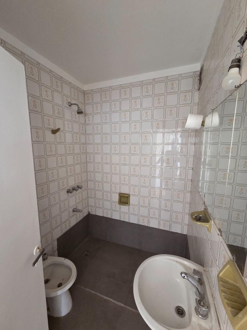 Foto de EXCELENTE DEPTO 3 AMB MODERNIZADO C/BALCON EN LOMAS!, imagen 2