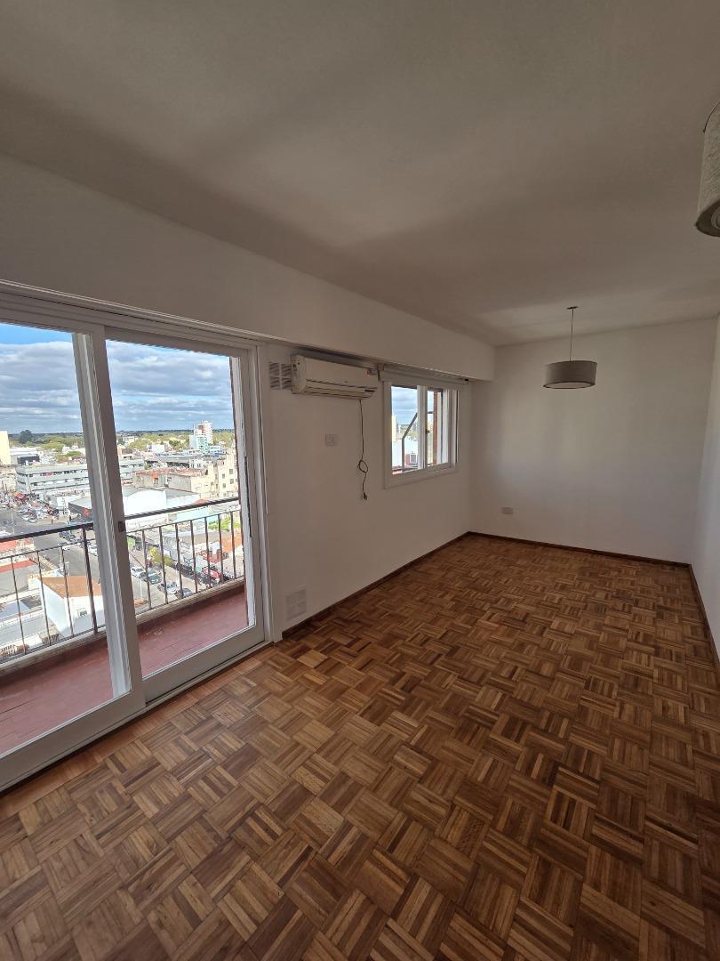 Foto de EXCELENTE DEPTO 3 AMB MODERNIZADO C/BALCON EN LOMAS!, imagen 3