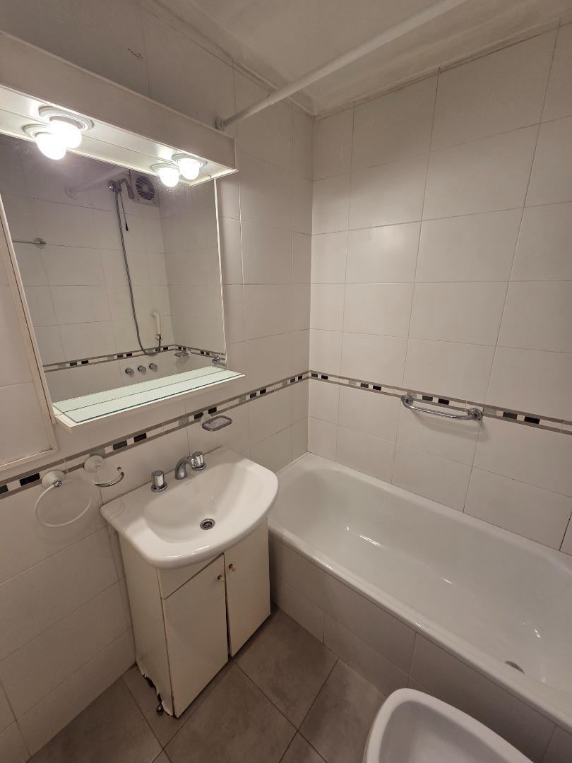 Foto de EXCELENTE DEPTO 2 AMB C/BALCON! MODERNO EN LOMITAS!, imagen 2