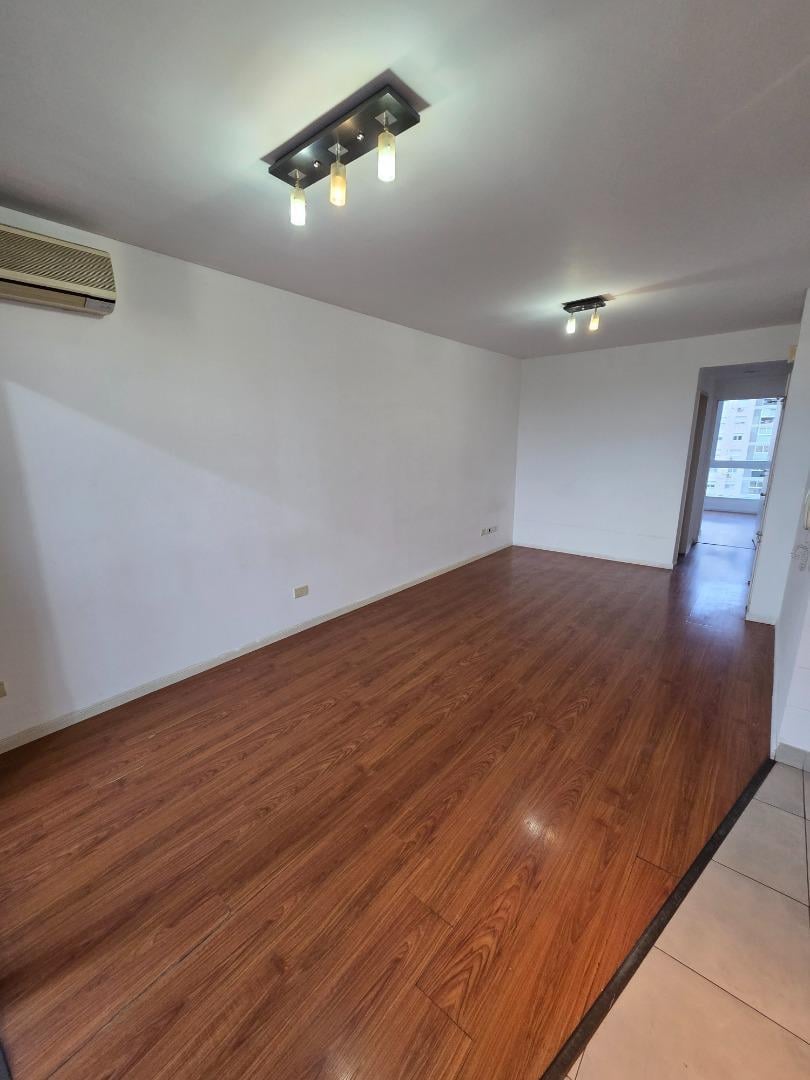 Foto de EXCELENTE DEPTO 2 AMB C/BALCON! MODERNO EN LOMITAS!, imagen 3