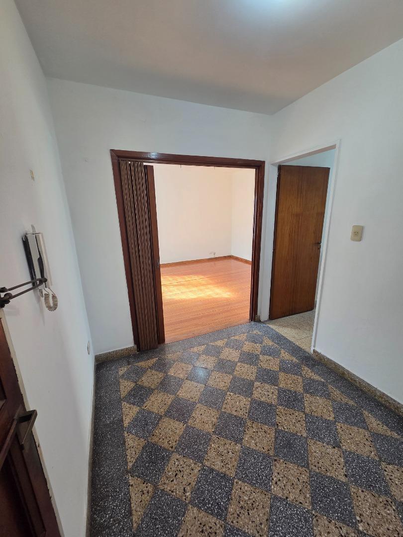 Foto de MUY BUEN DEPTO T/CASA 3 AMB EN CENTRO DE LANUS SIN EXPENSAS!, imagen 4