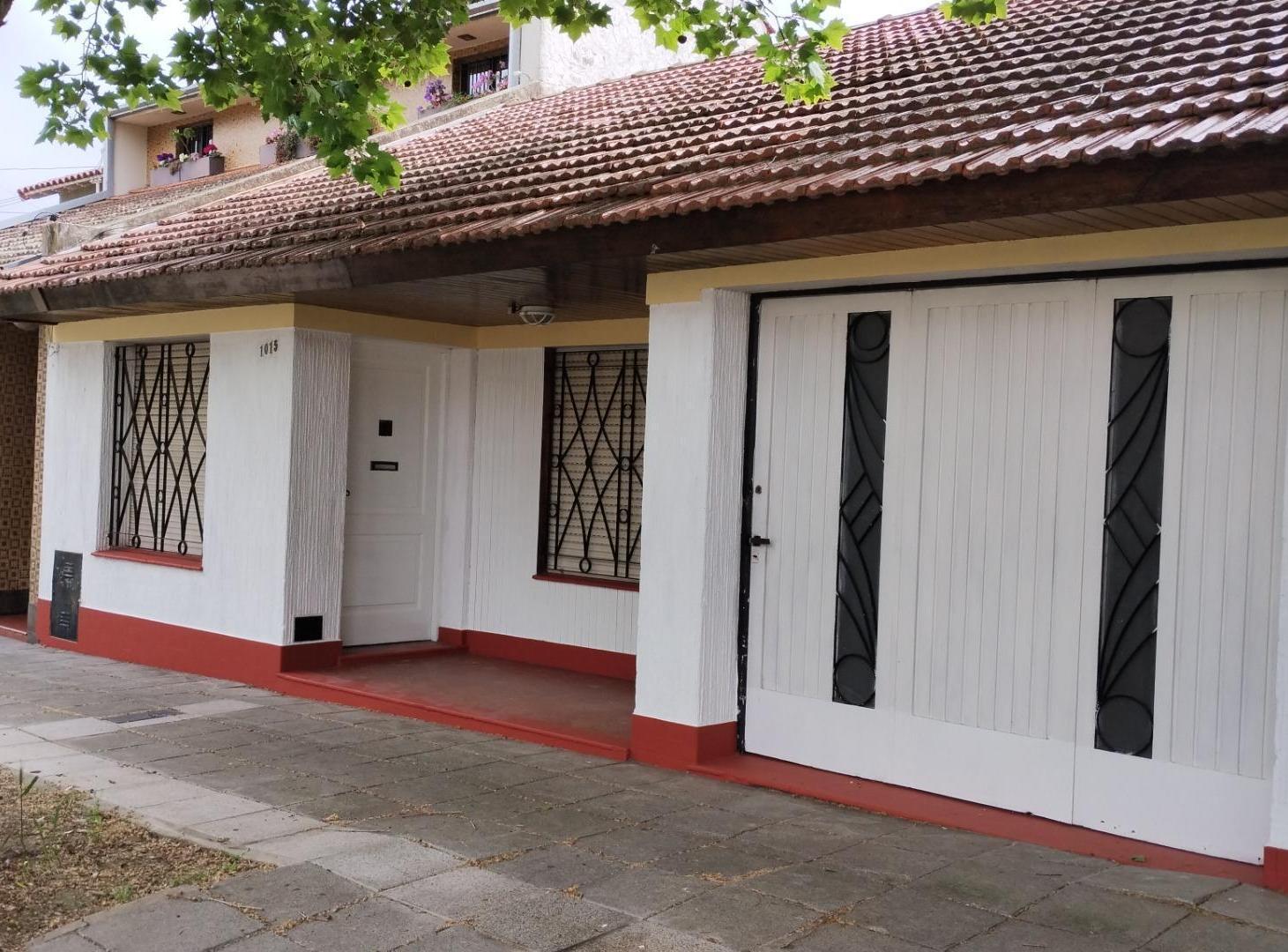 Foto de MUY BUEN CHALET 4 AMB CON JARDIN Y GARAGE EN LOMAS!, imagen 1