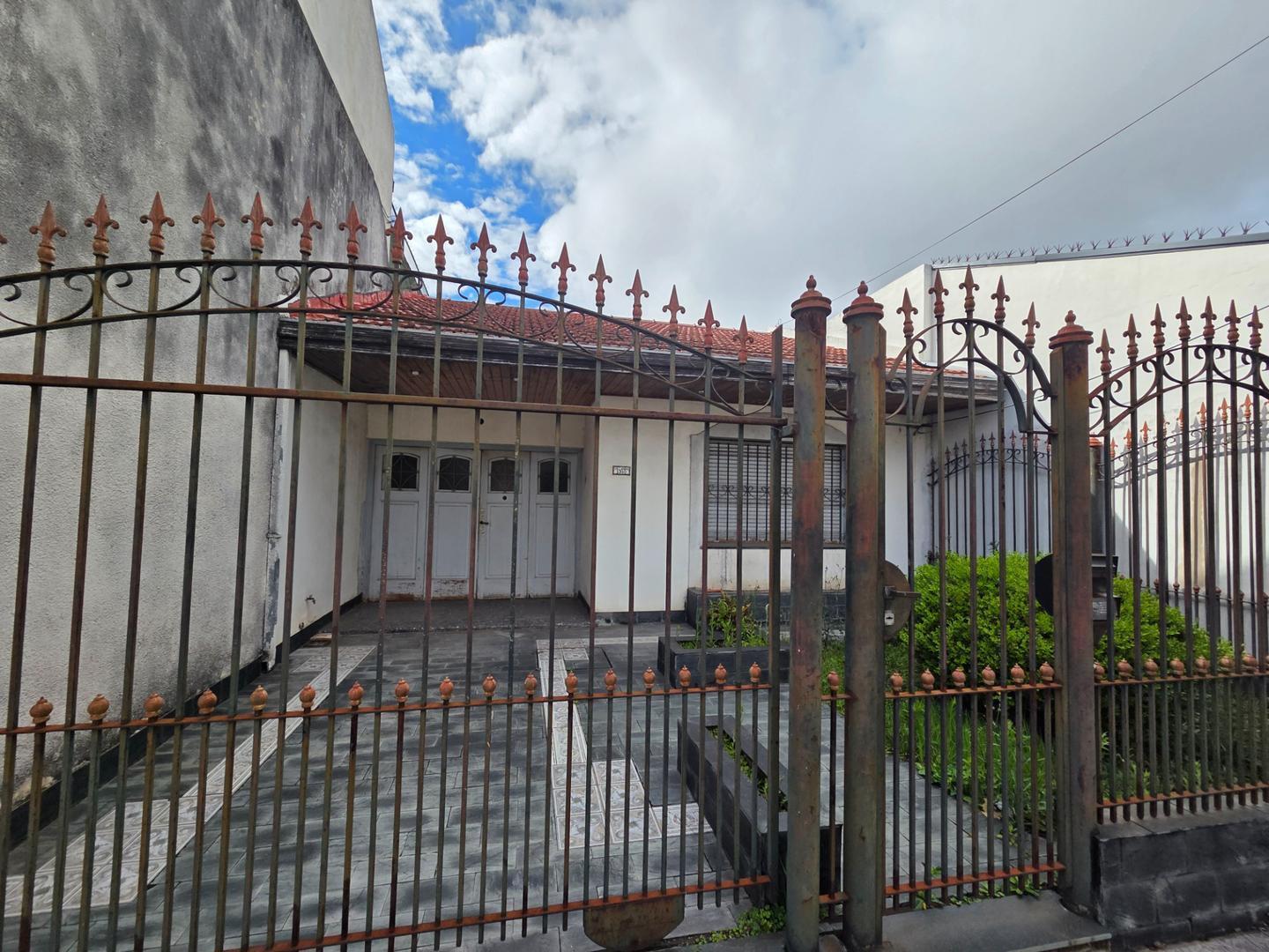 Foto de CASA 3 AMB C/COCHERA Y PATIO C/PARRILLA EN ESCALADA!, imagen 2