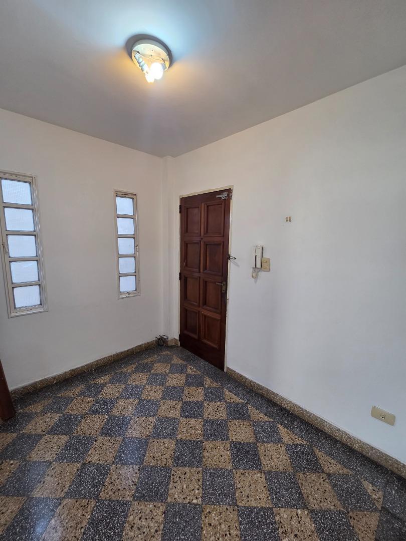 Foto de MUY BUEN DEPTO T/CASA 2 AMB AMPLIO EN LANUS CENTRO!, imagen 2