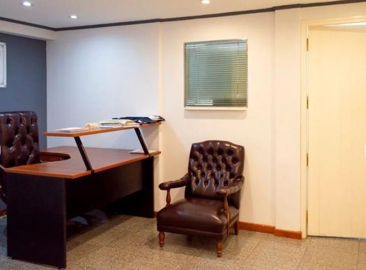 VIVIENDA u OFICINA 140m2 8 AMBIENTES 2