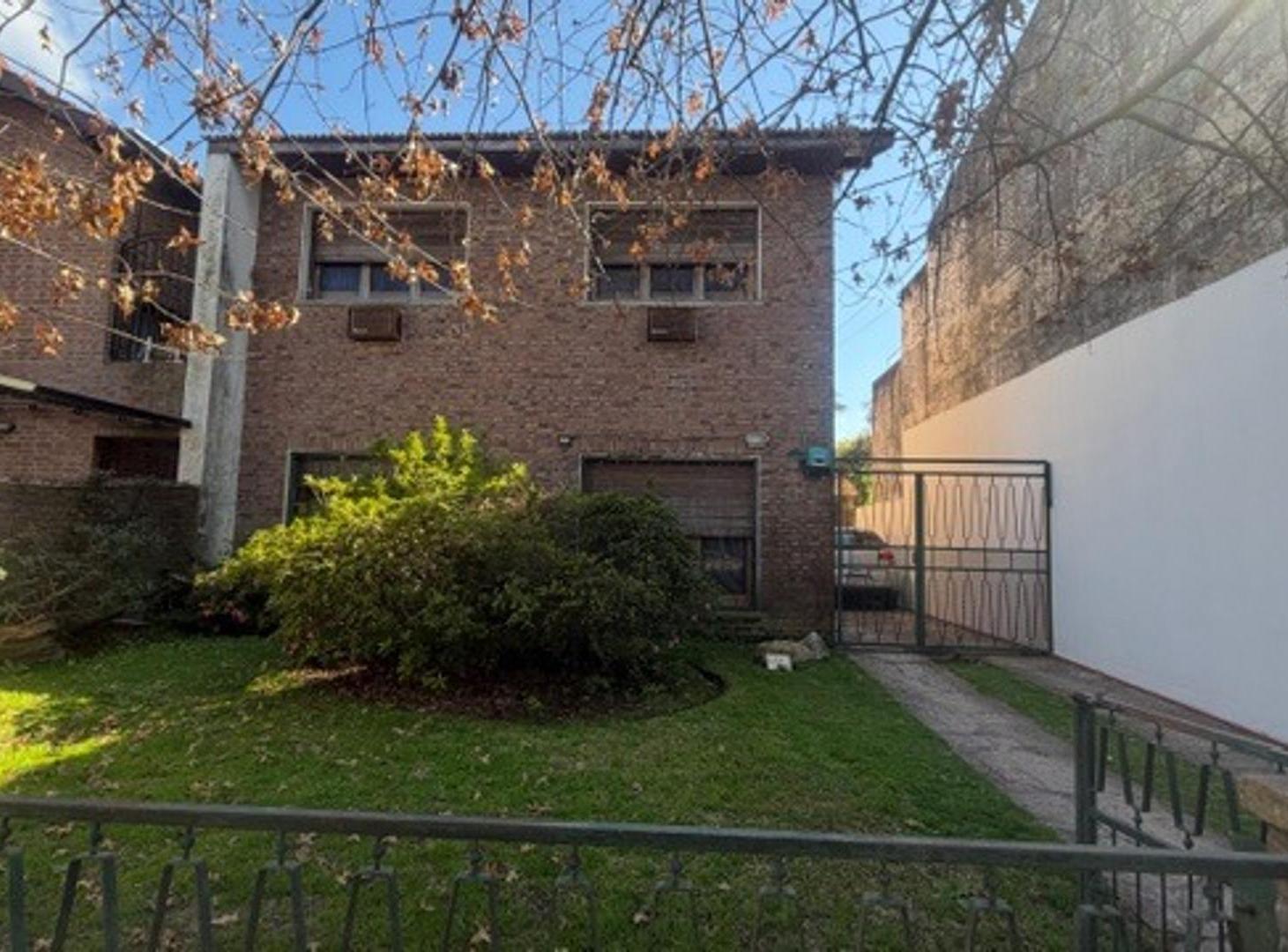 Foto de CASA CON GRAN POTENCIAL CON PARQUE Y PILETA !!!!!, imagen 1