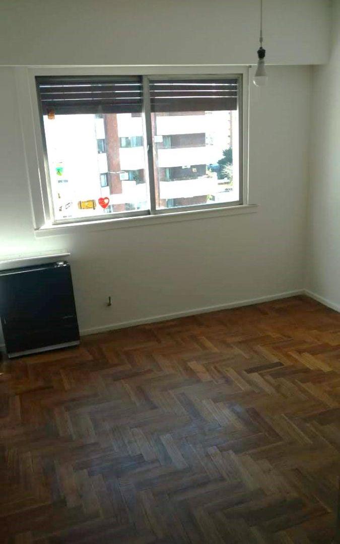 Foto de Edificio Torre al Frente Piso alto Vista abierta Baño y Toil Luminoso, imagen 4
