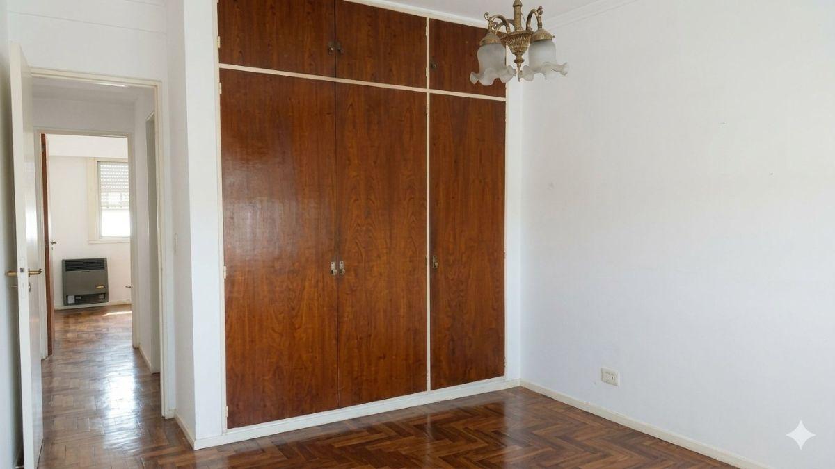 Foto de ALQUILER 3 Ambientes Al Frente Balcón Muy Luminoso Piso Alto Av Mitre, imagen 3