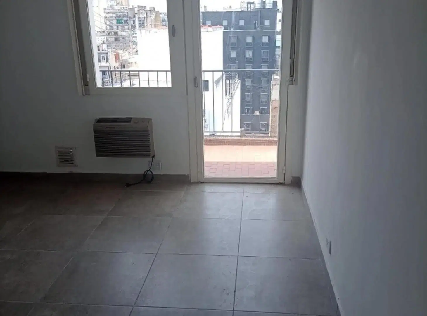 ALQ. 2 AMBIENTES - EN DUPLEX - CON BALCÓN Y COCHERA 4