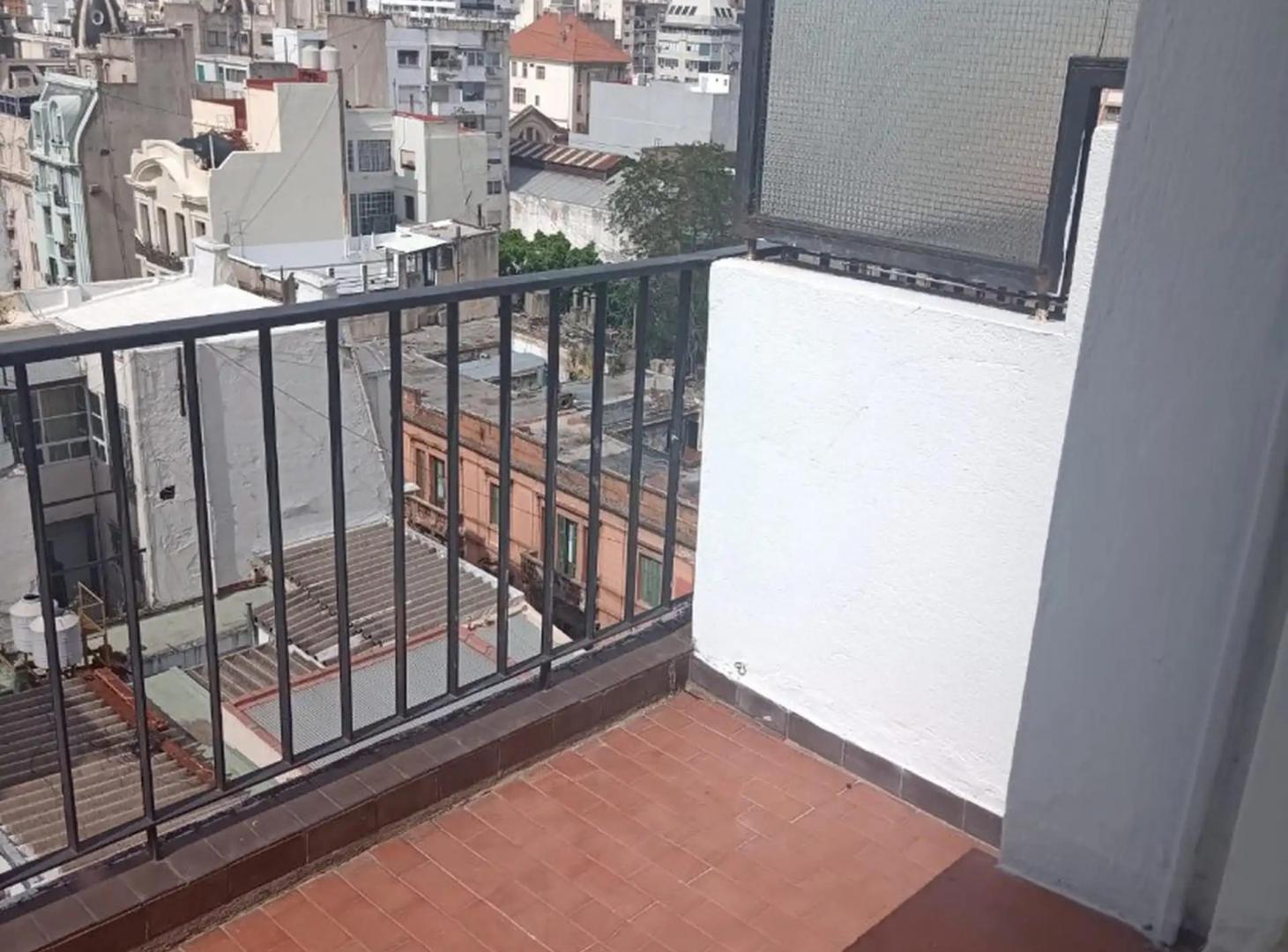 ALQ. 2 AMBIENTES - EN DUPLEX - CON BALCÓN Y COCHERA