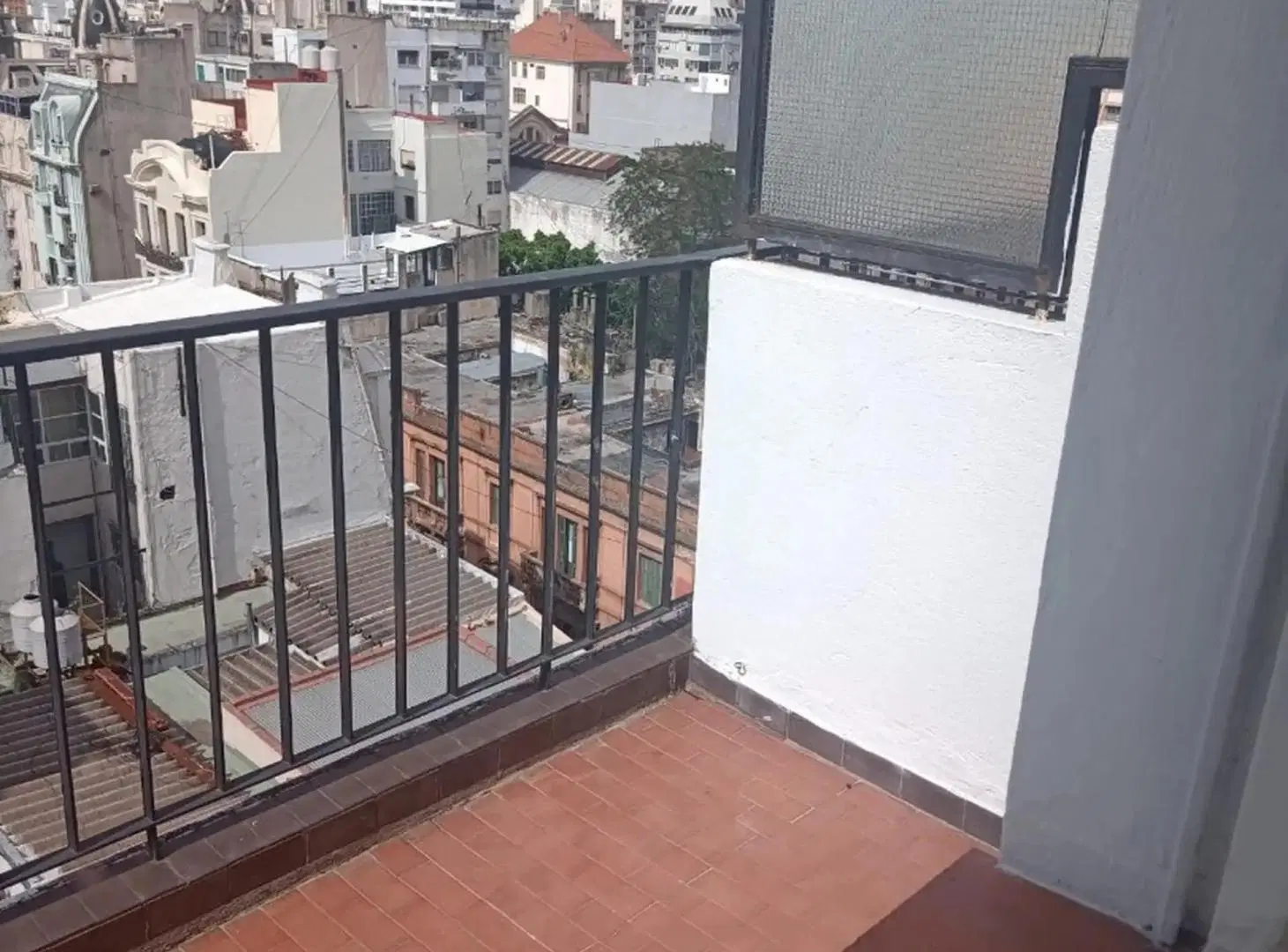ALQ. 2 AMBIENTES - EN DUPLEX - CON BALCÓN Y COCHERA 3