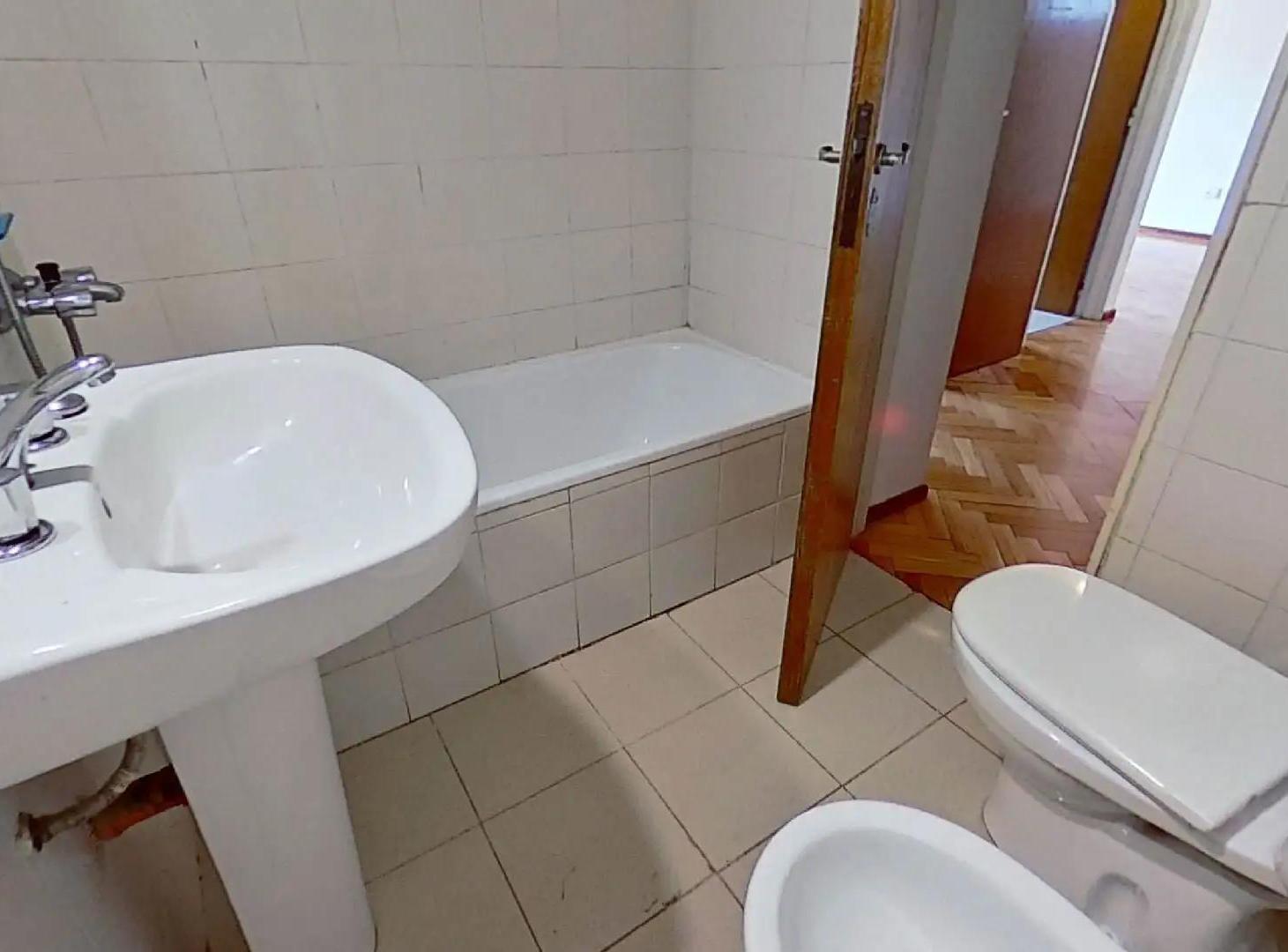 Foto de 2 AMB. EN VENTA - SEMIPISO - AL FRENTE C/BALCÓN - OLLEROS 2400, imagen 3