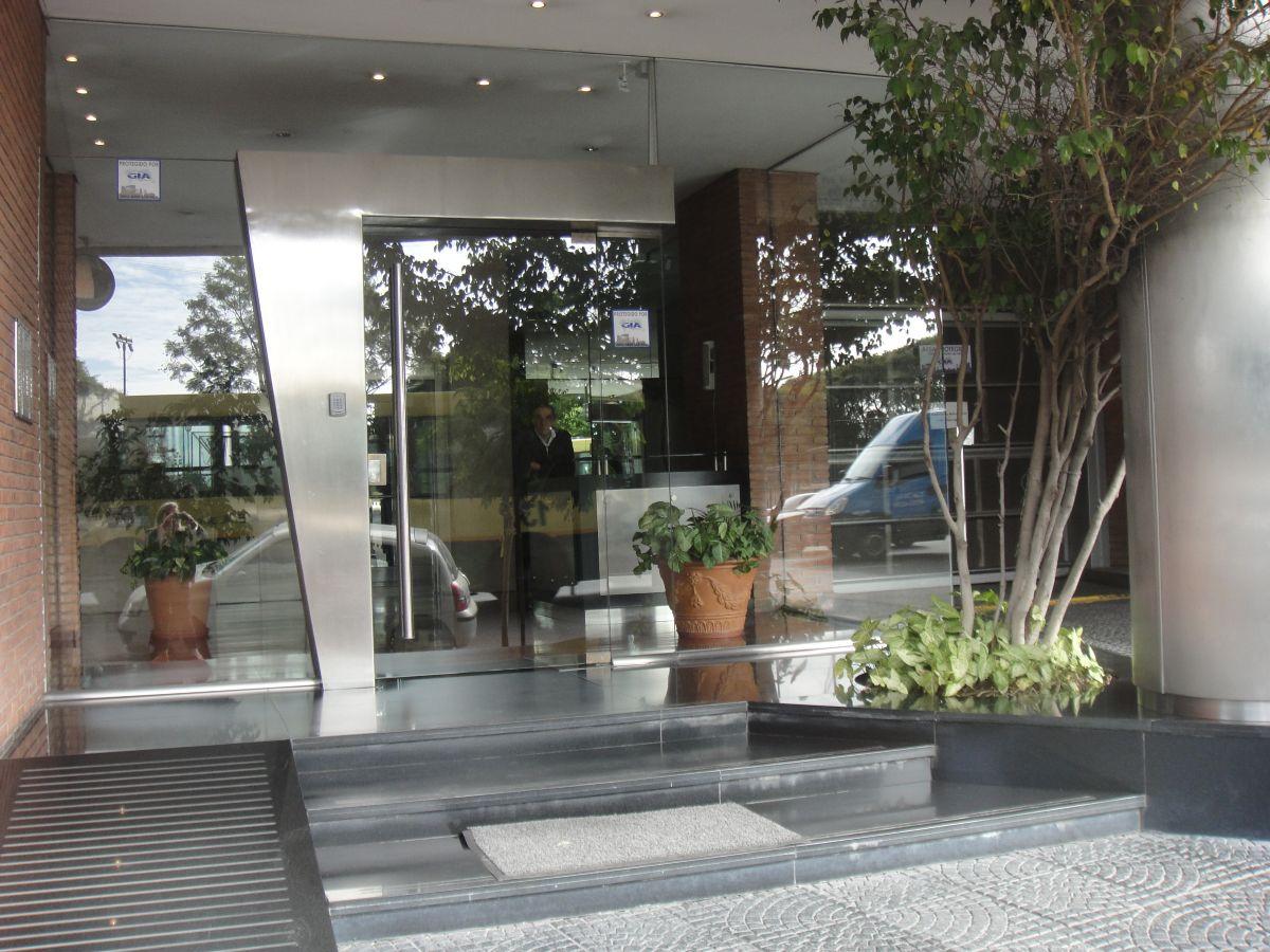 Foto de SEMIPISO 2 AMBIENTES * Avenida Del LIBERTADOR 7700 *COCHERA CUBIERTA*, imagen 2