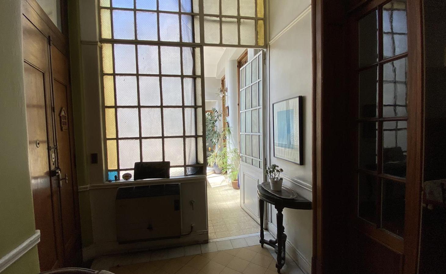 Foto de Gran 5 ambientes con balcón y terraza – Edificio histórico en Caballito, imagen 1