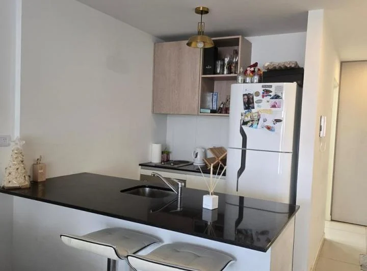 Zabala y Giribone (Colegiales)- Monoambiente c/placard, balcón, baño cpto., cocina integrada  - APTO 4