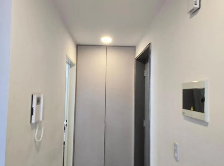 Zabala y Giribone (Colegiales)- Monoambiente c/placard, balcón, baño cpto., cocina integrada  - APTO 5