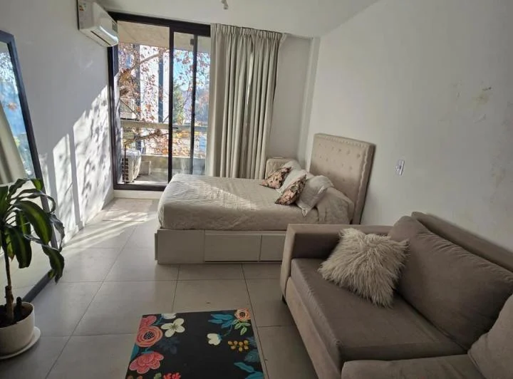Zabala y Giribone (Colegiales)- Monoambiente c/placard, balcón, baño cpto., cocina integrada  - APTO 2