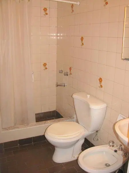 Belgrano (Av. Balbin y Olazábal) - Monoambiente c/cocina integrada, baño cpto.-muy buena ubicación 3