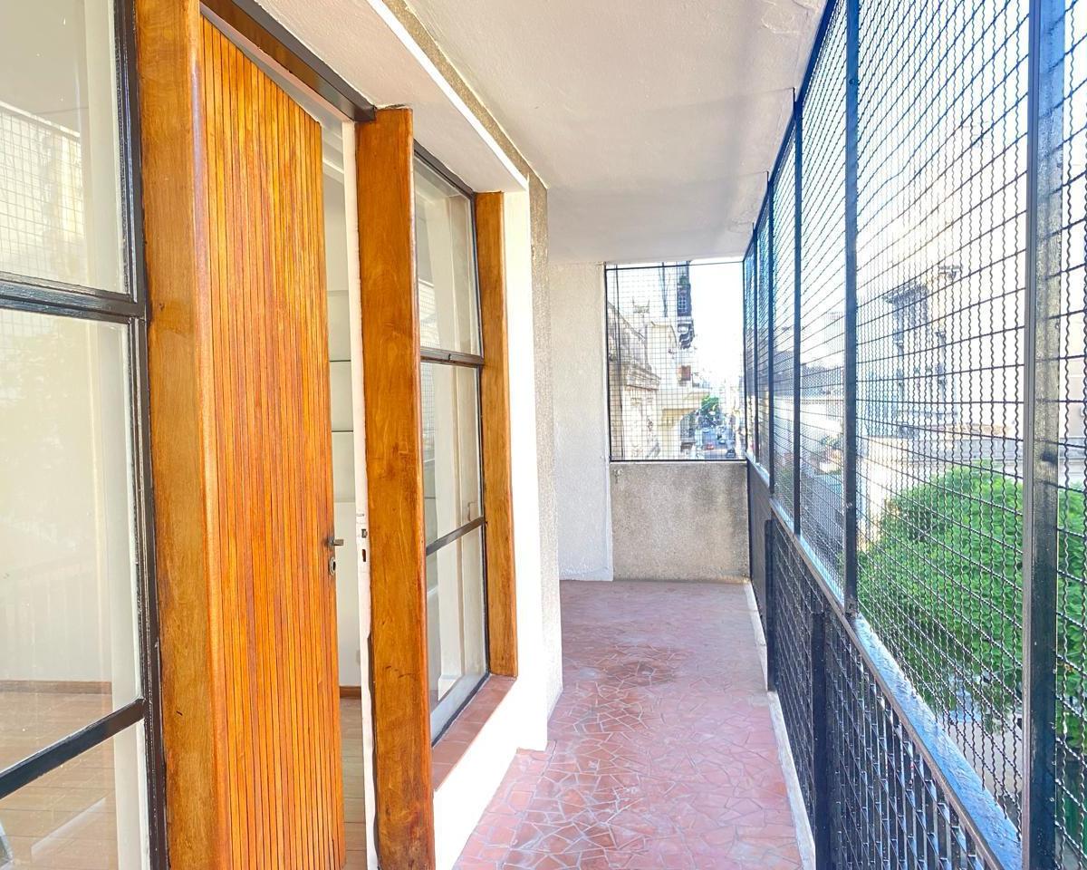 Excelente Piso a La Venta en La Mejor Zona de San Telmo con Terraza Propia 1
