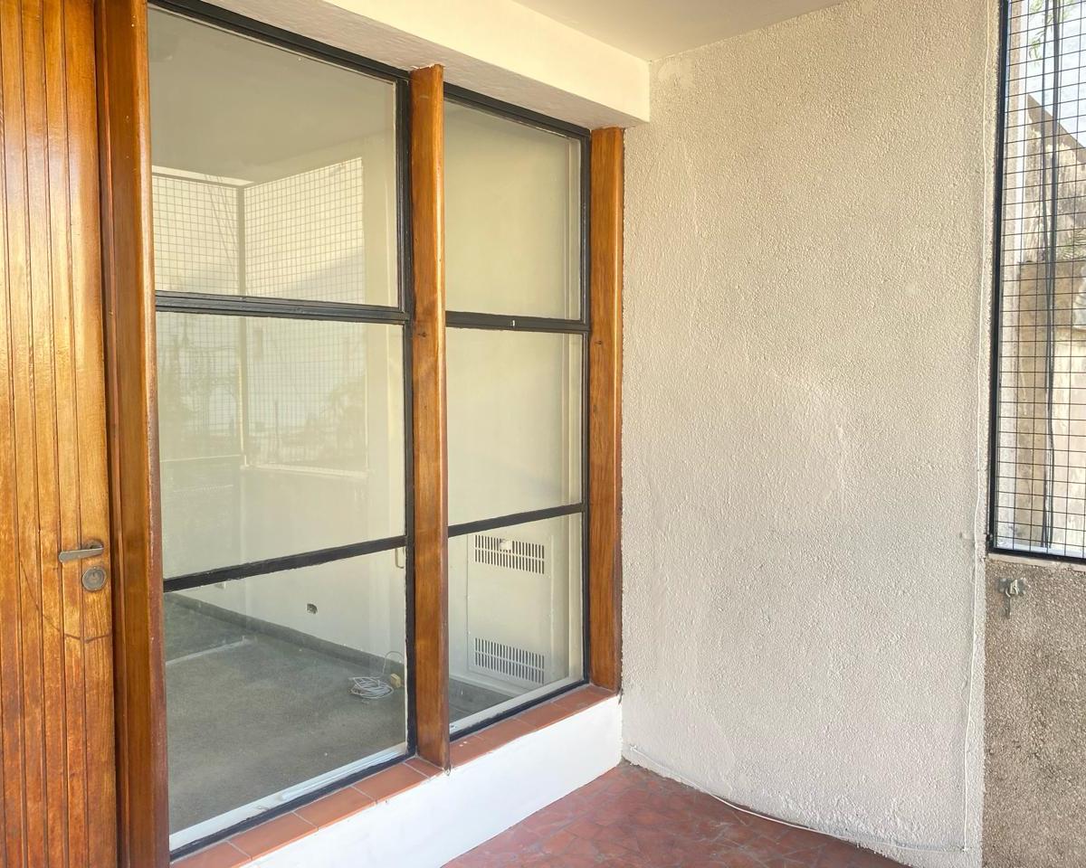 Excelente Piso a La Venta en La Mejor Zona de San Telmo con Terraza Propia 2