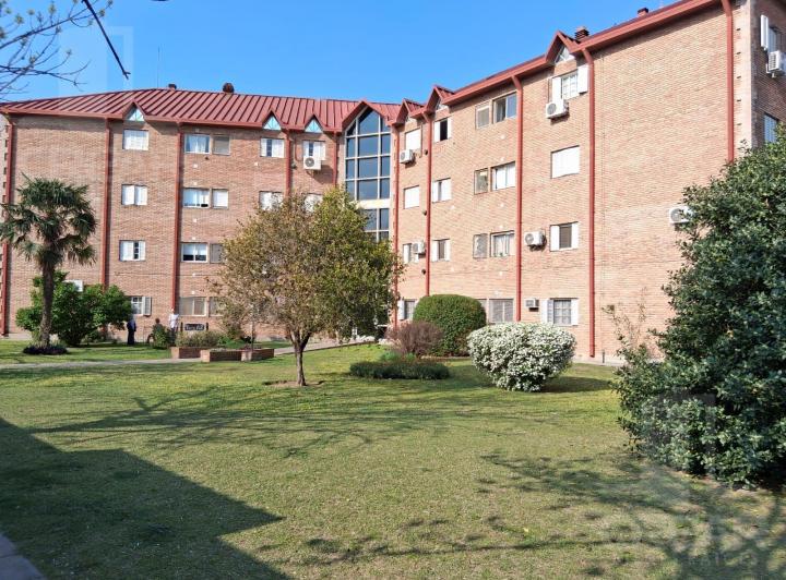 HERMOSO DPTO EN COMPLEJO CORDOBA IV ZONA CHATEAU 2