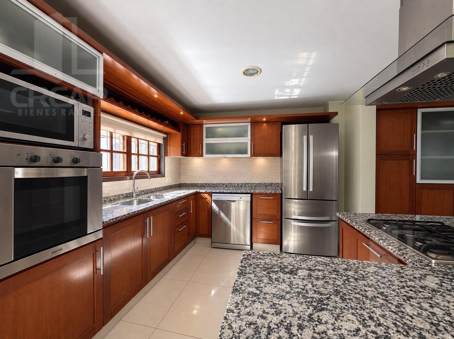 Foto de Casa de categoría en barrio Pueyrredón, imagen 2