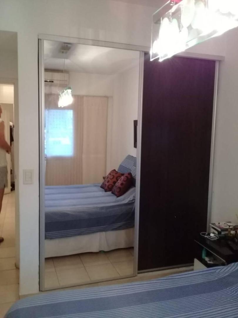 Muy Lindo Depto de Dos Dorm. C/cochera en Calle Alsina 3