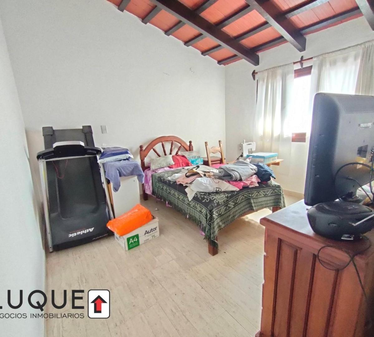 Foto de Exc.casa vta 3 dorm todos en suite pileta/qcho/gge M. Moreno, imagen 3