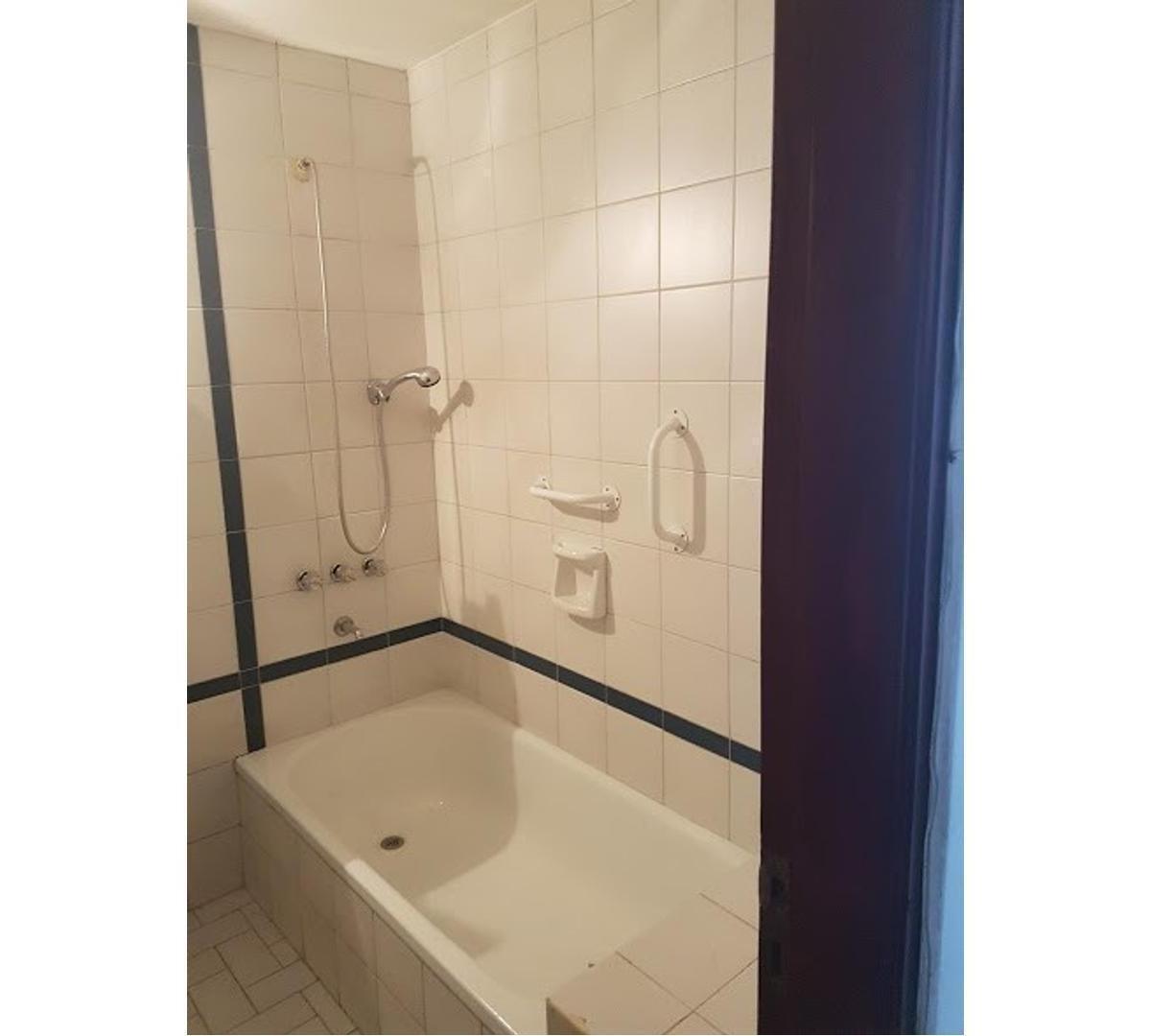 Excelente Departamento en Venta 3 Dorm. con Cochera Ap 5