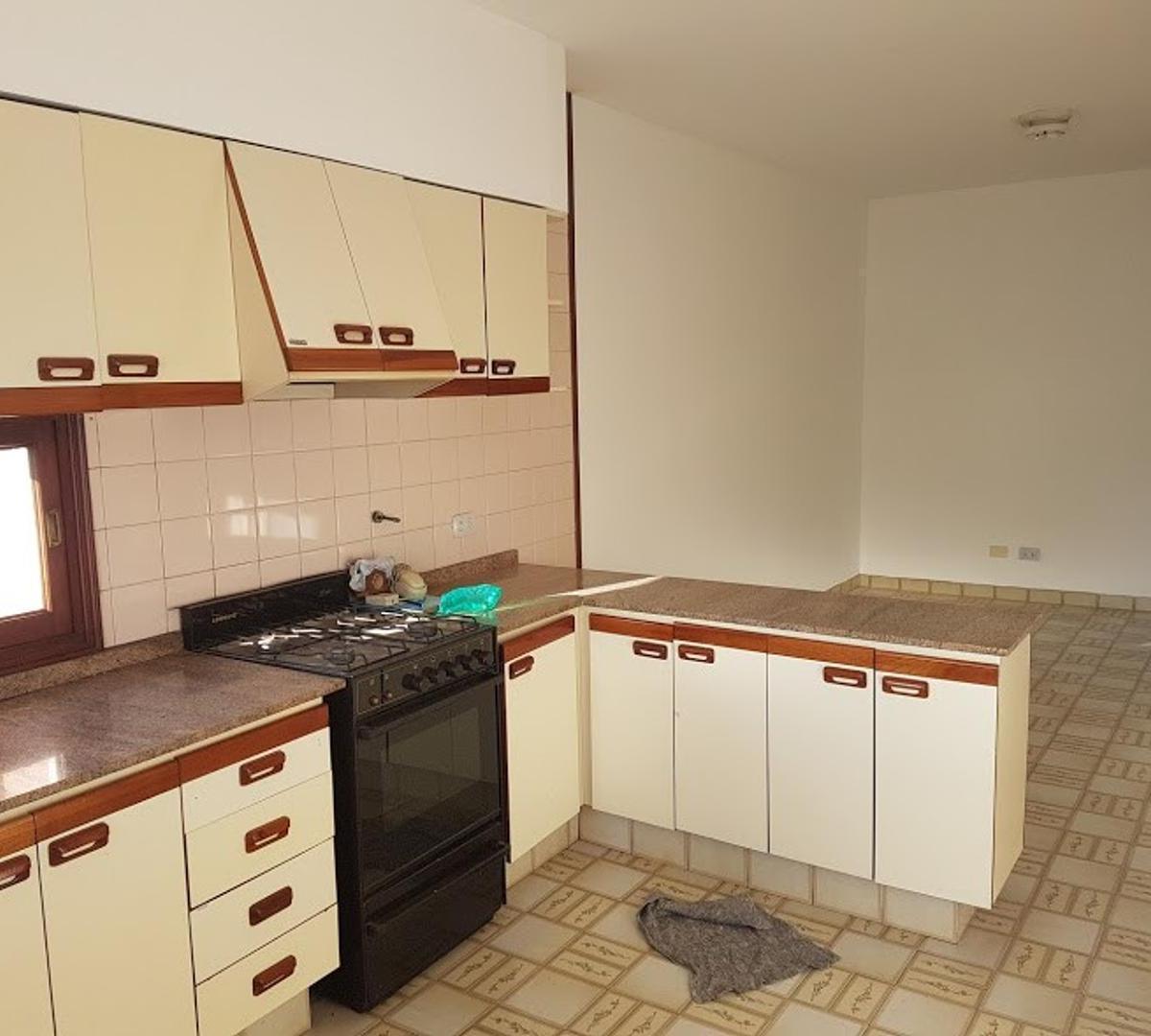 Excelente Departamento en Venta 3 Dorm. con Cochera Ap 2