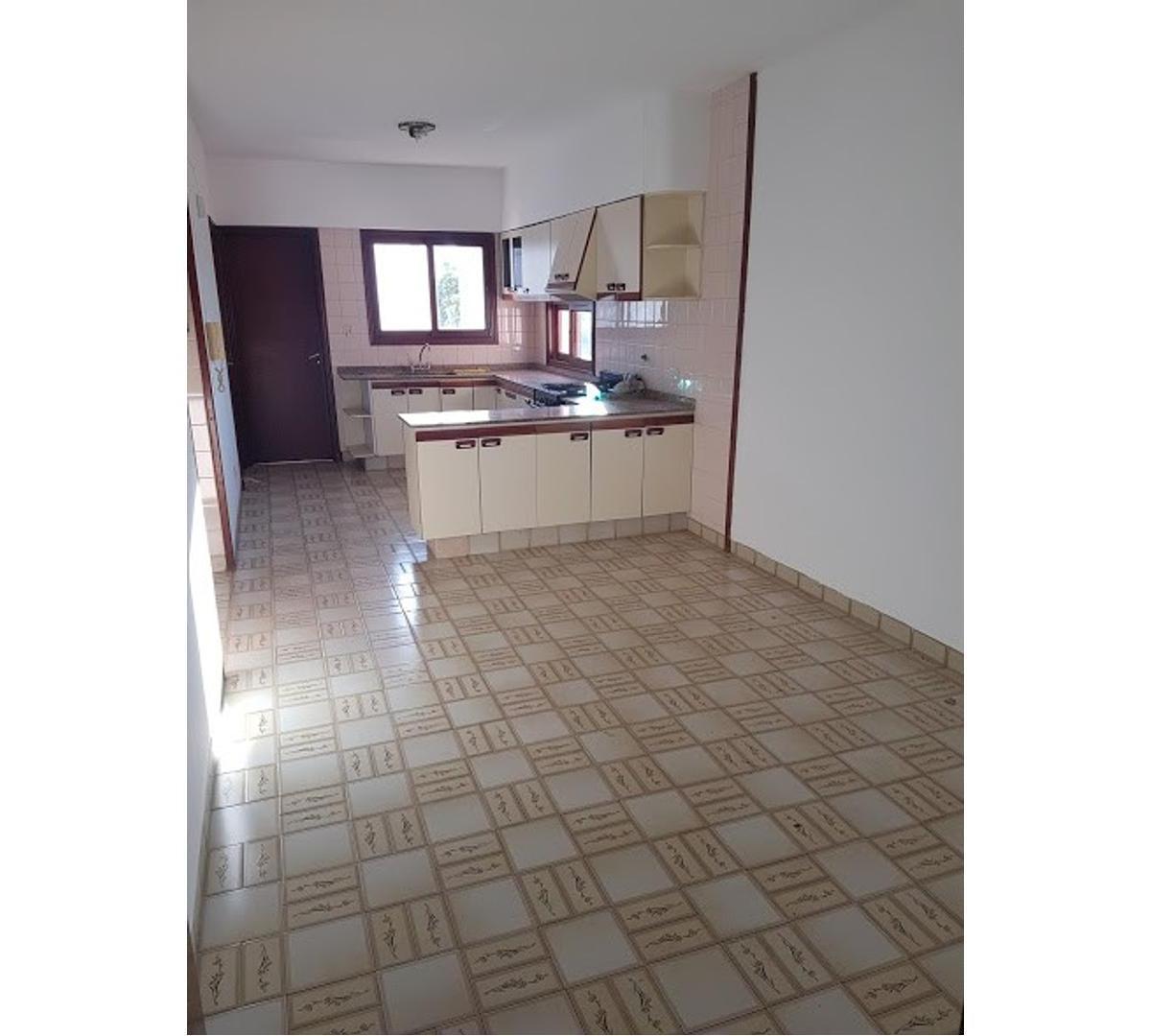 Excelente Departamento en Venta 3 Dorm. con Cochera Ap 3