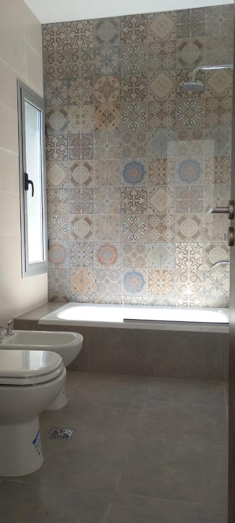 Foto de Muy lindo duplex Vta 2 dorm gal/asador/jardin Grand Bourg, imagen 3