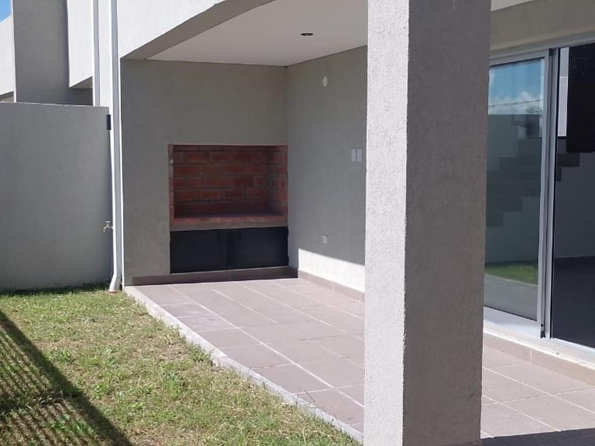 Muy lindo duplex Vta 2 dorm gal/asador/jardin Grand Bourg