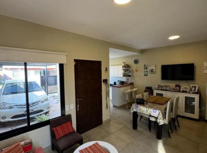 Exc. Casa 2 dor.vta gge/jardín/qcho en Vía Aurelia 5