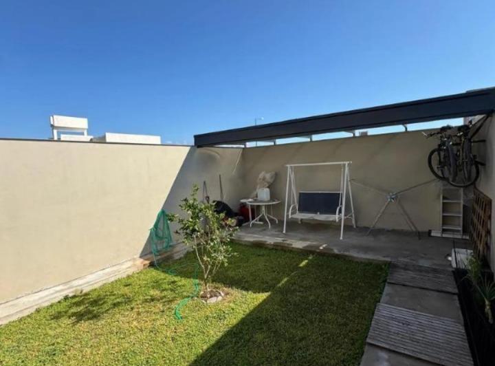 Exc. Casa 2 dor.vta gge/jardín/qcho en Vía Aurelia 1