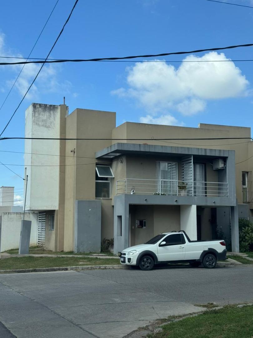 Exc duplex Vta 3 dorm Iriarte esq 6 de Julio en Grand Bourg