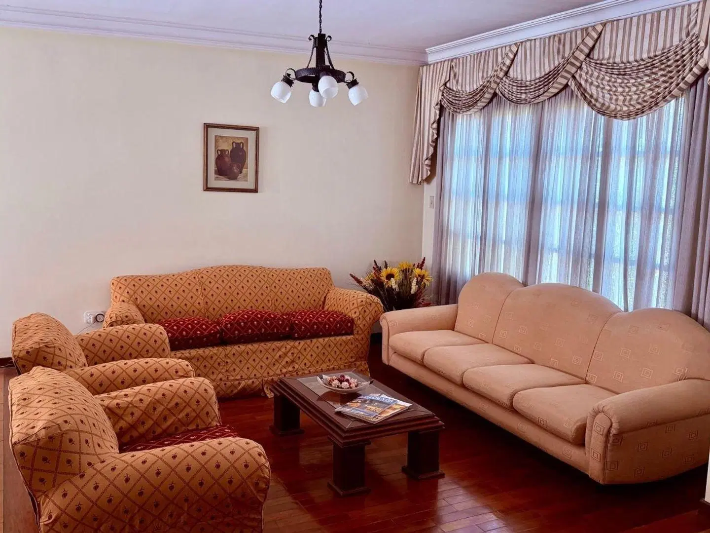 Exc Casa vta 4 dor gge/qcho/suite/jard Los Carolinos al 200 3