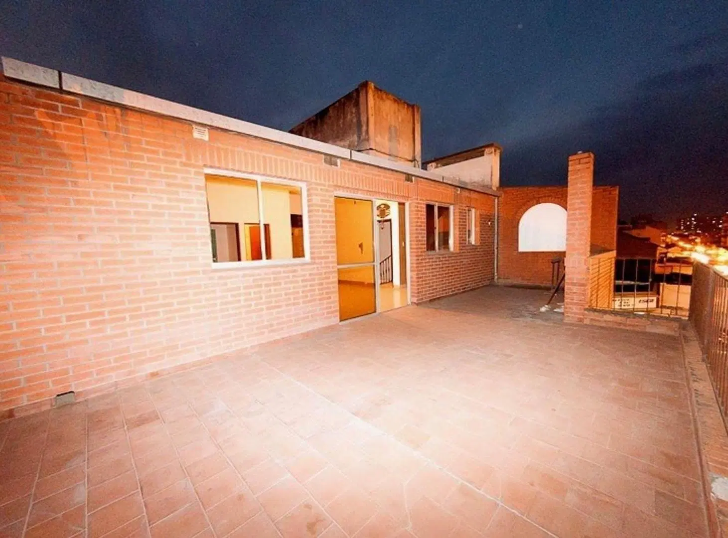 Exc Casa vta 5 dor gge/qcho/suite/jard Av Jujuy al 100 2