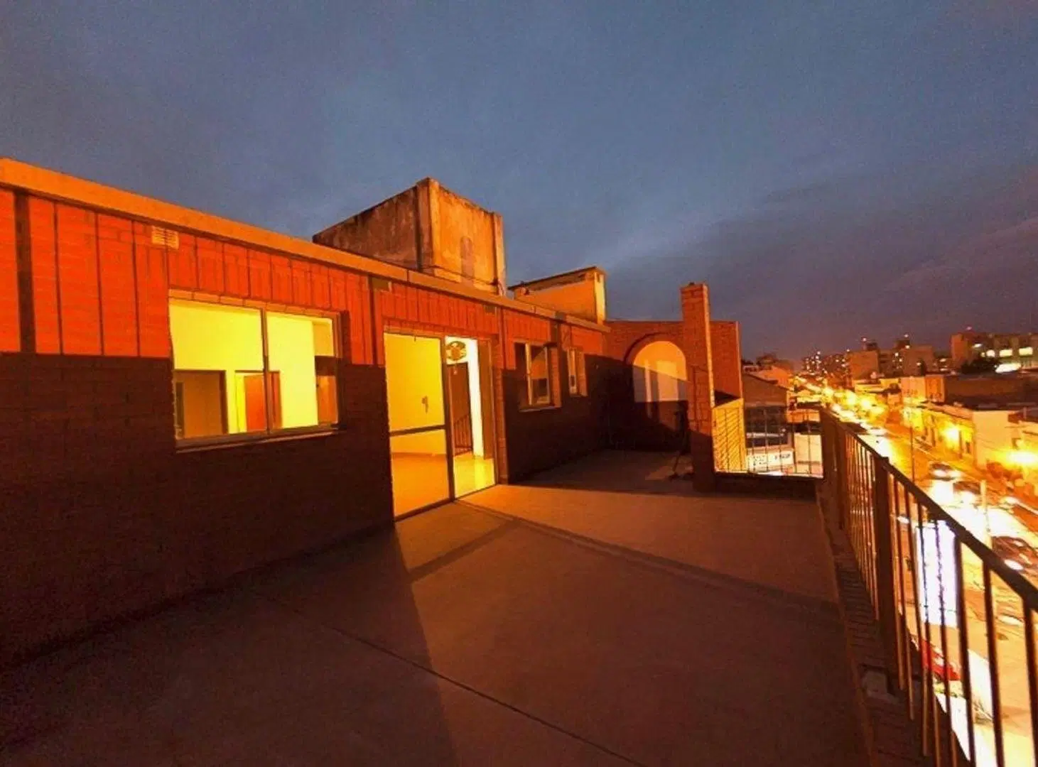 Exc Casa vta 5 dor gge/qcho/suite/jard Av Jujuy al 100 5