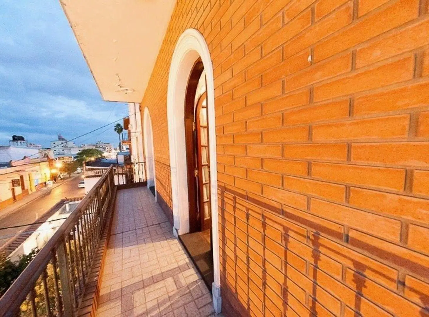 Exc Casa vta 5 dor gge/qcho/suite/jard Av Jujuy al 100 8