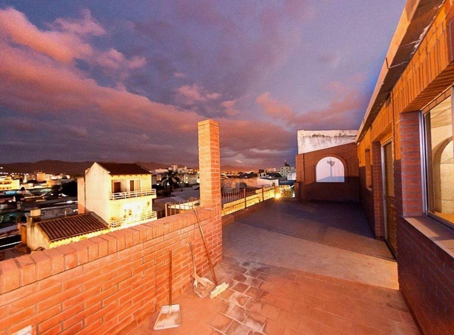Foto de Exc Casa vta 5 dor gge/qcho/suite/jard Av Jujuy al 100, imagen 1