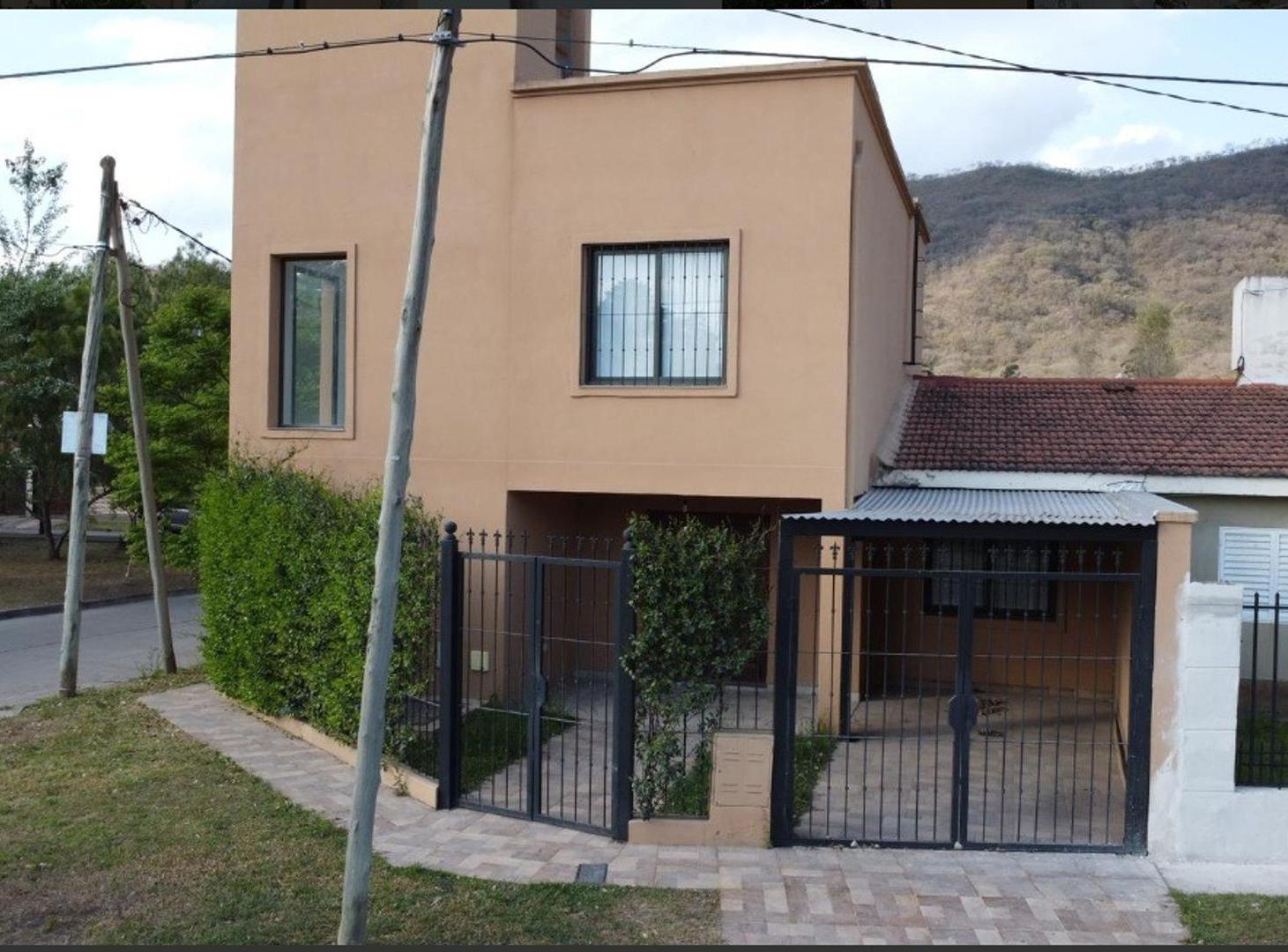 Foto de Exc casa 4 dor vta esc/qcho/asad/jard/gge B° U. Católica, imagen 2