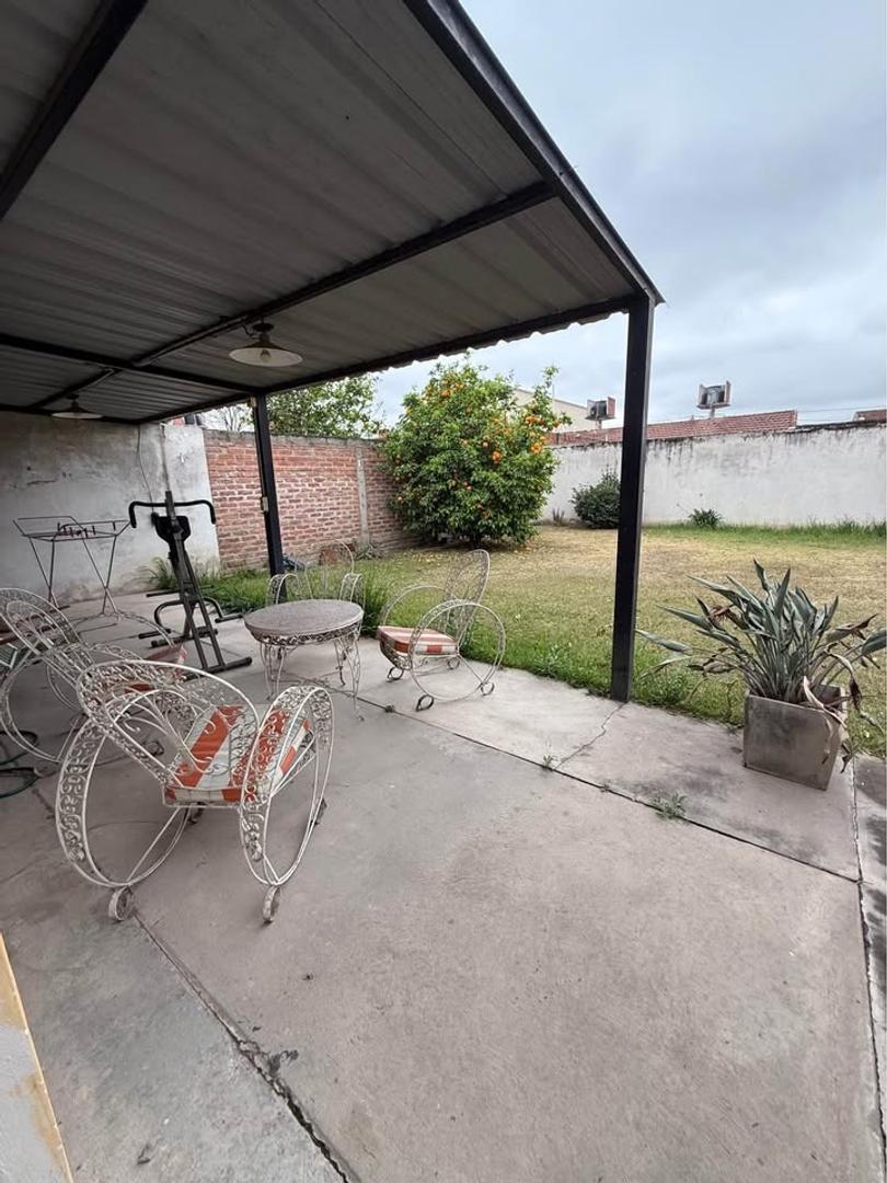 Foto de Exc casa 2 dor venta cochera/galeria/jardin B° Santa Ana, imagen 1