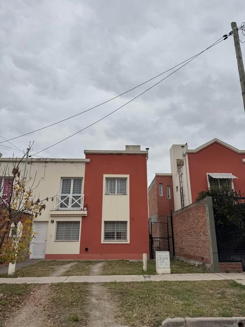 Foto de Exc duplex 2 dorm jardín vta en B° El Huaico, imagen 1