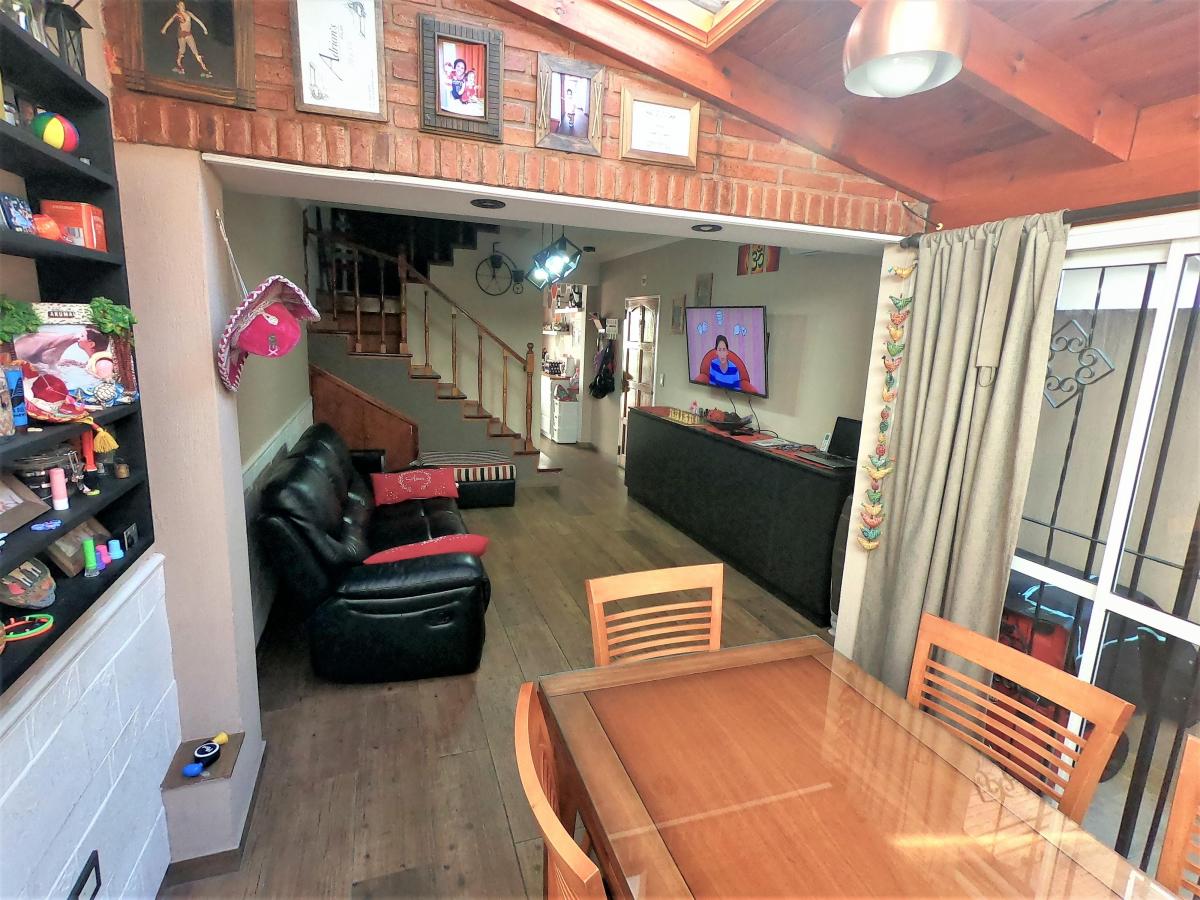 Triplex Lateral 108 m² Living, Comedor, 2 Baños, Cocina, Patio, 3 Dor 5