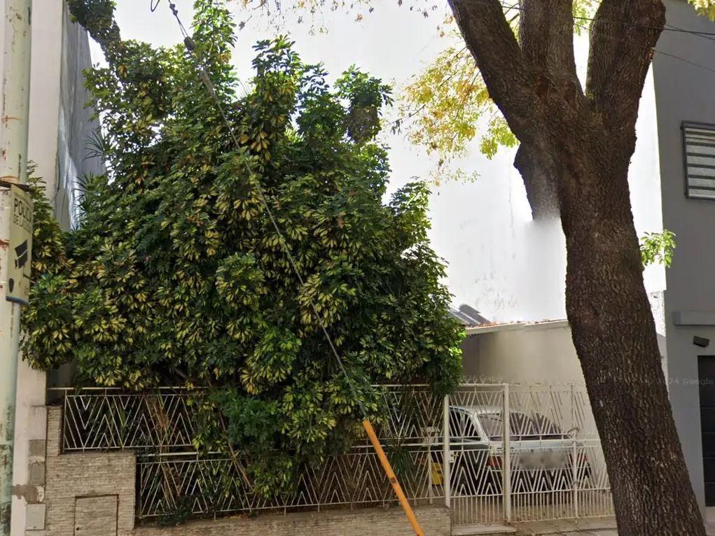 Lote de 8,70 x 34,62 con casa existente. Ideal para emprendimientos.