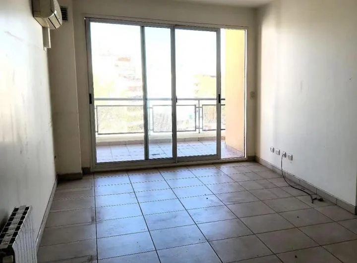 2 AMB en alquiler de 56m2, sobre Av. San Martin, pocos años, con balcon. 3