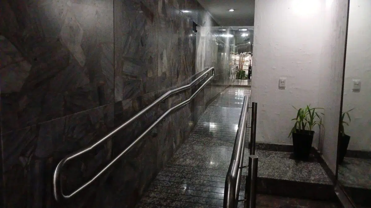 Venta dto 2 amb al frente, 9° último piso con balconazo - A mts Plaza Irlanda 1
