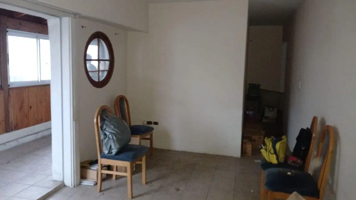 Venta dto 2 amb al frente, 9° último piso con balconazo - A mts Plaza Irlanda 3