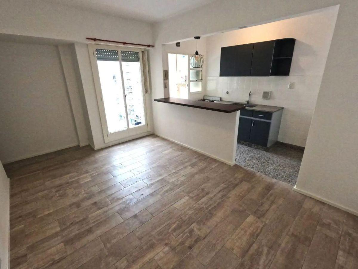 Foto de 2 amb 40m2 reciclado a nuevo. Living amplio, cocina, balcon para, imagen 4